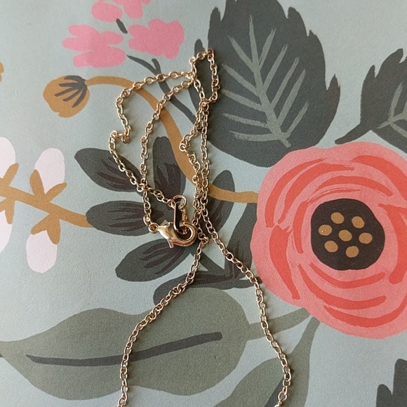 Last ONE Nwot gold harry potter glasses  necklace - Picture 4 of 4